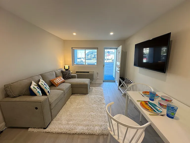 9201 Atlantic Ave #4 — Photo 6