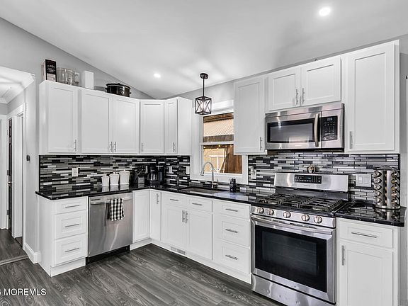 3rd image of 655 Ellicott Avenue