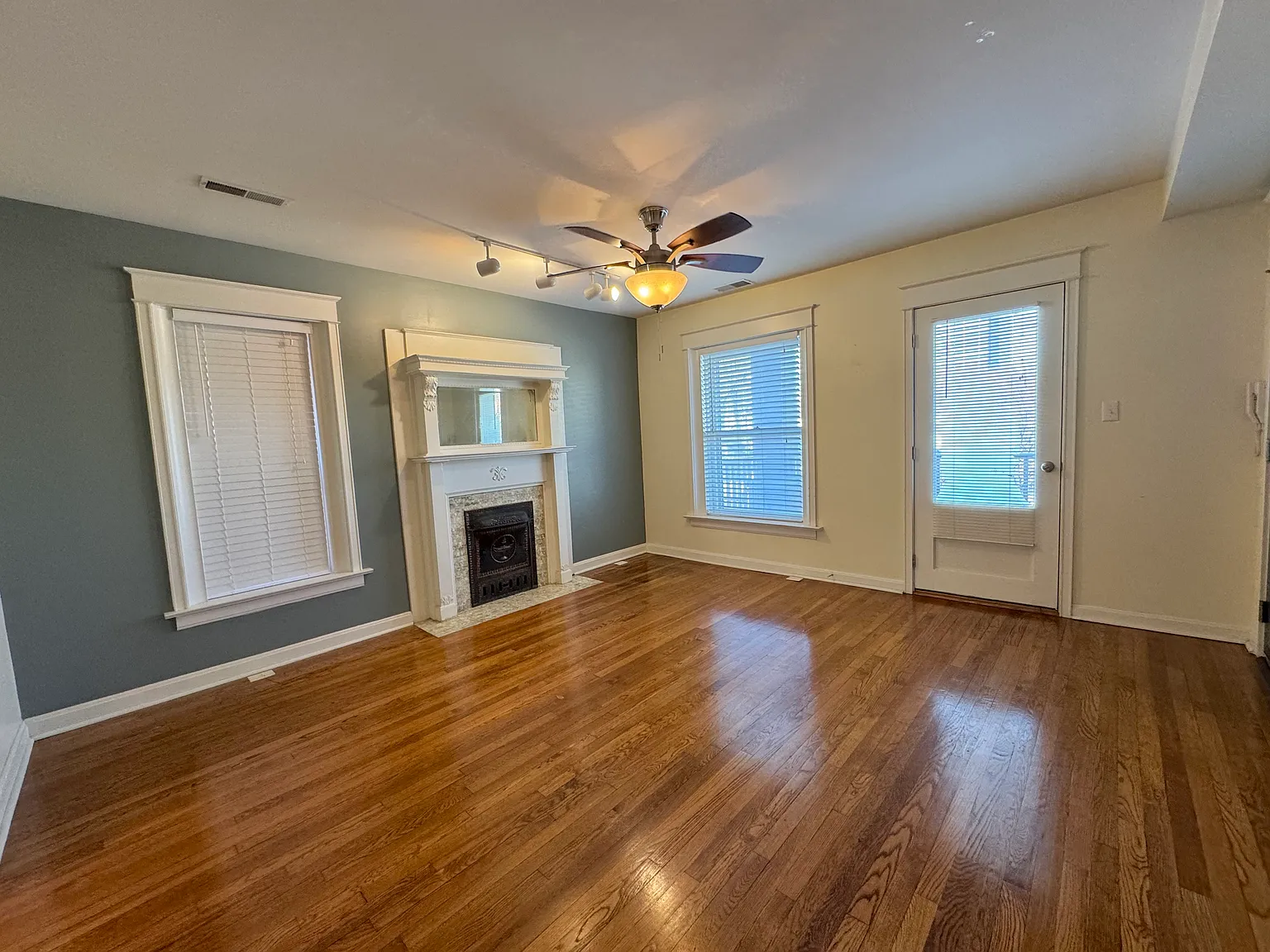 1 bed, 1.5 bath, 1151 sqft, $1,395 — Photo 3