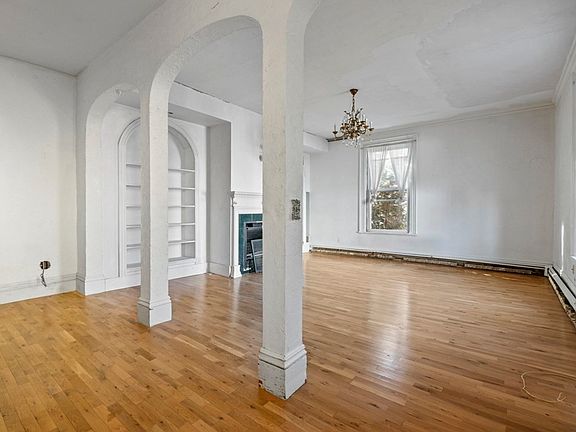5th image of 19 Linden St #19