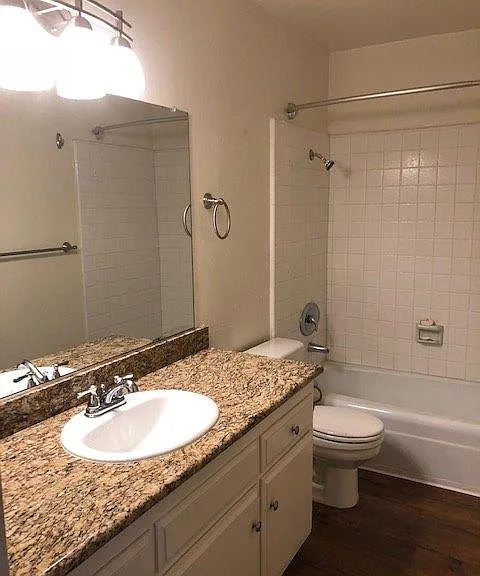 El Mirador Apartments — Photo 8