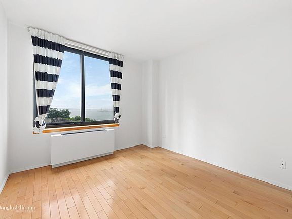 4th image of 99 Battery Pl APT 17C