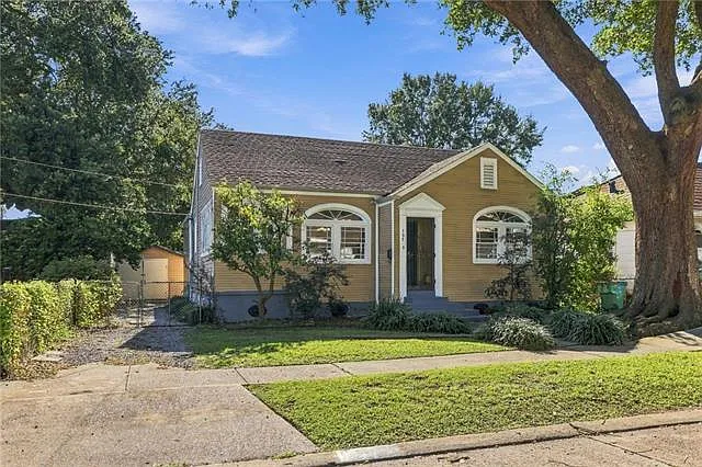 3 bed, 2.0 bath, 1620 sqft, $2,200 — Photo 2