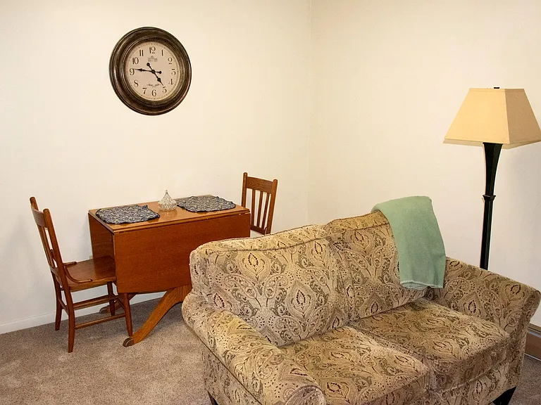 9 N Maple — Photo 2