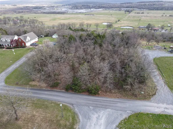 Dianna Blvd, Hartshorne, OK 74547