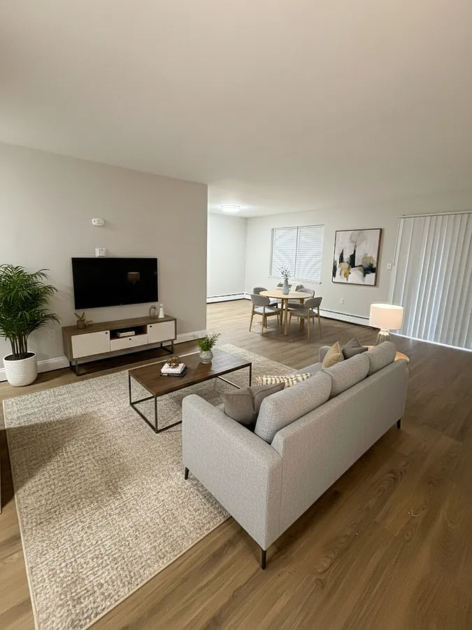 Hill Manor Apartments — Photo 1