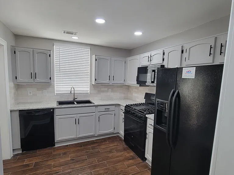 4025 Hancock Cir — Photo 9