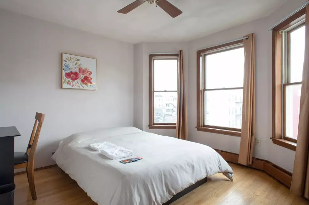 3 bed, 3000 sqft, $800 — Photo 1
