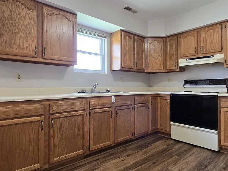 115 Marcus Dr — Photo 7
