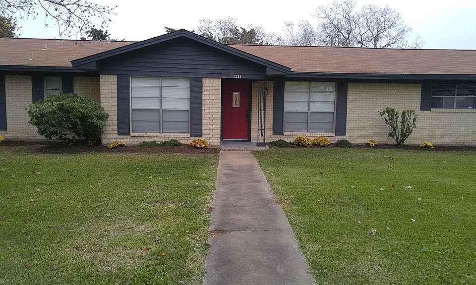 1st image of 1225 Westgate Dr