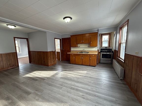 4th image of 12 Genoa Ave Floor 2