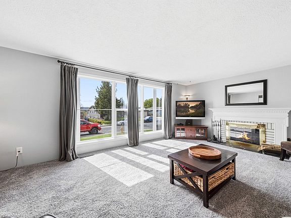 3rd image of 5544 N Drumheller St