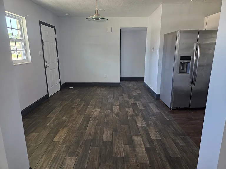 410 SW 12th St — Photo 9