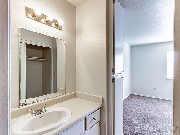 4th image of 1108 Porter Ave APT 210