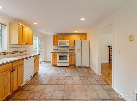 5th image of 23726 35th Avenue W