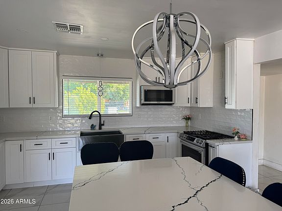 3rd image of 1129 W 10TH Street