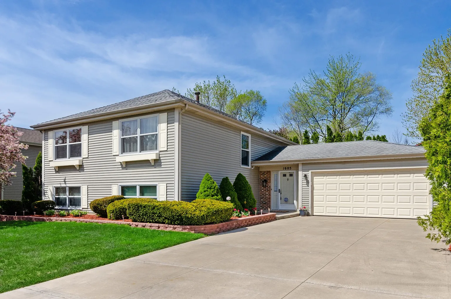1605 Coral Reef Way photo 1