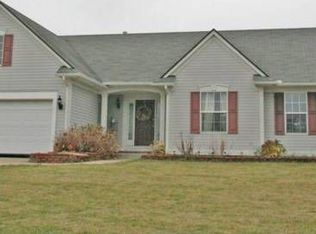 6042 Berrymoor Dr, Grand Blanc, MI 48439
