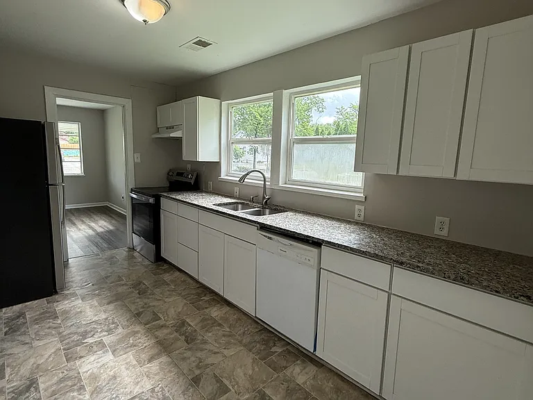 4244 Jackson St — Photo 2