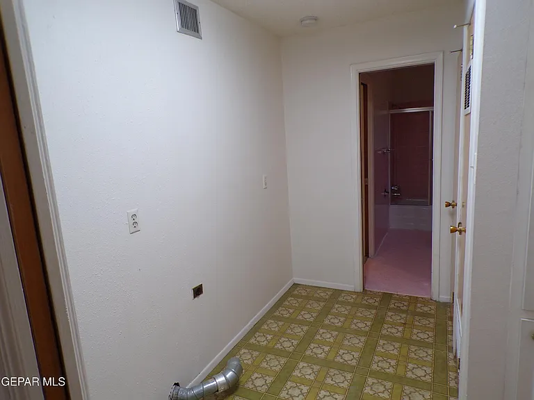 4820 Louisiana St — Photo 9