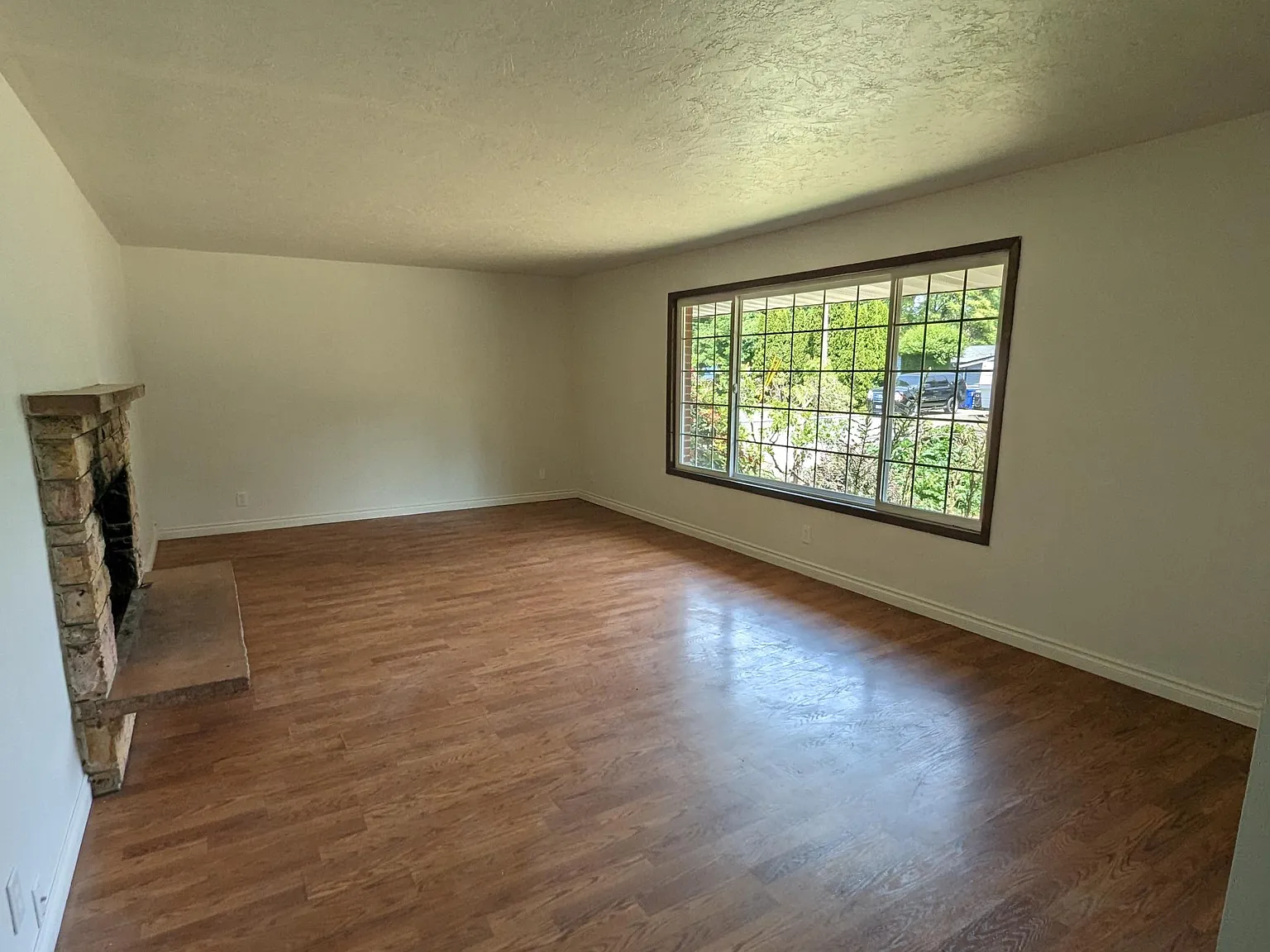3 bed, 1856 sqft, $2,750 — Photo 2
