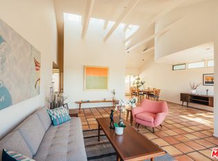 1944 Palmerston Pl, Los Angeles, CA 90027