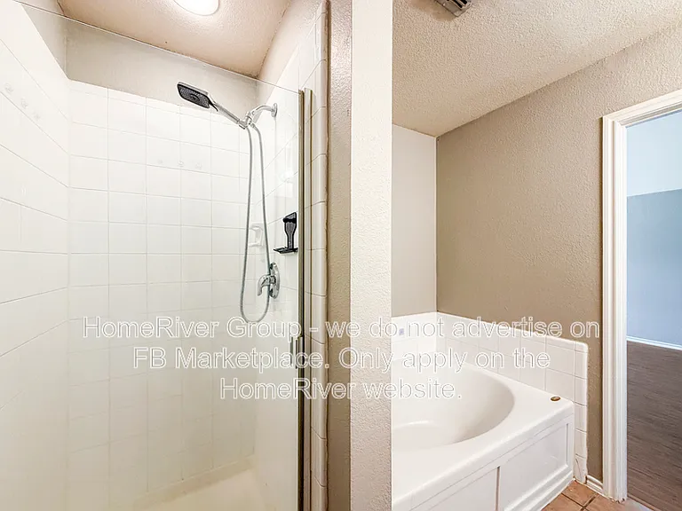 1102 Oak Hollow Ln — Photo 9