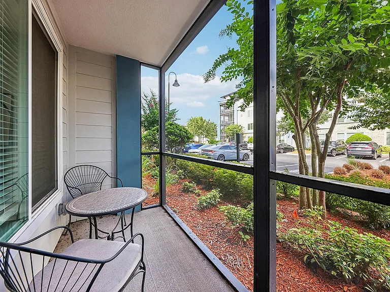 Screened in porch and deck spaces