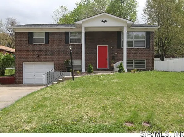 2231 Marquette Dr, Alton, IL 62002