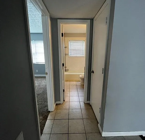 1806 Parkwood Ln #2 — Photo 2