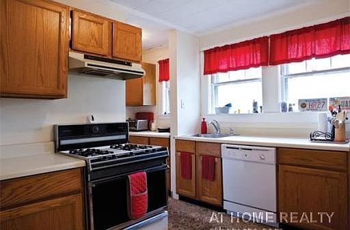 2nd image of 27 Willoughby St #1A
