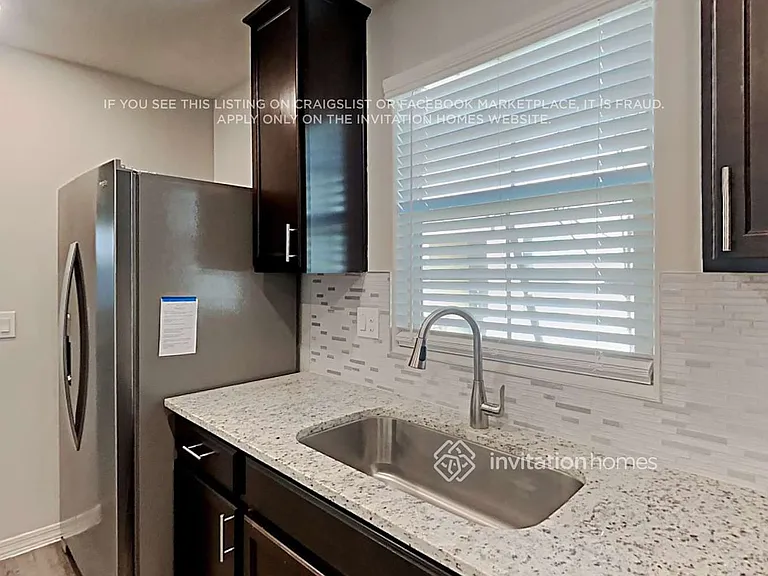 8020 W Agora Ln — Photo 8