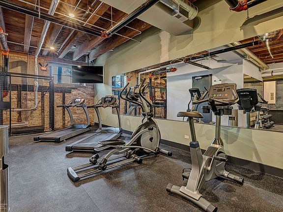 5th image of 729 N Sangamon St #203