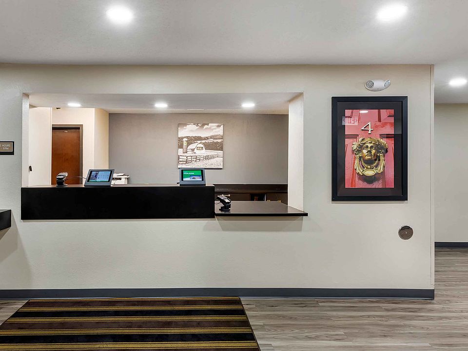 Lobby and Guest Check-in