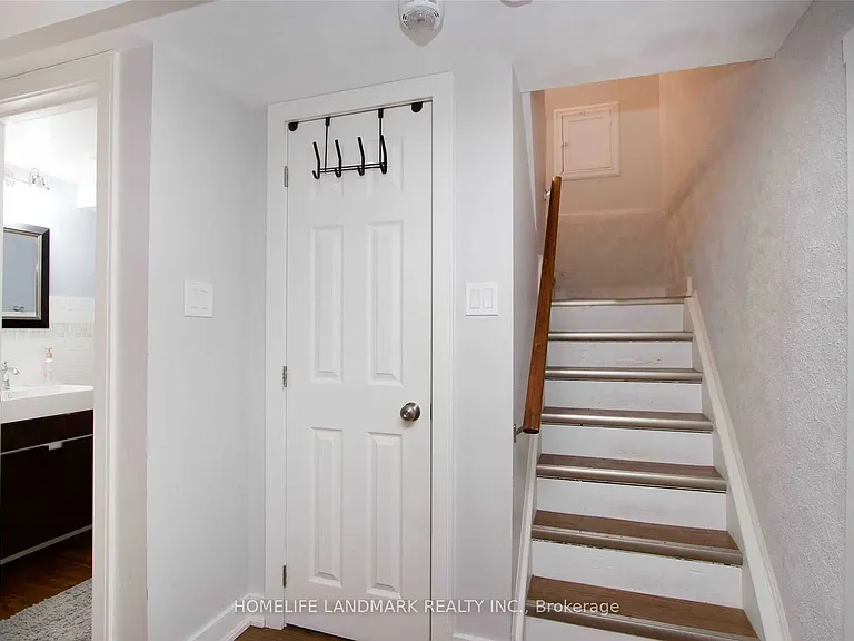 225 Highland Ave E #LOWER — Photo 9