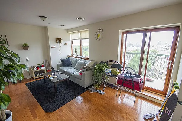 Rented by Level Group | media 28