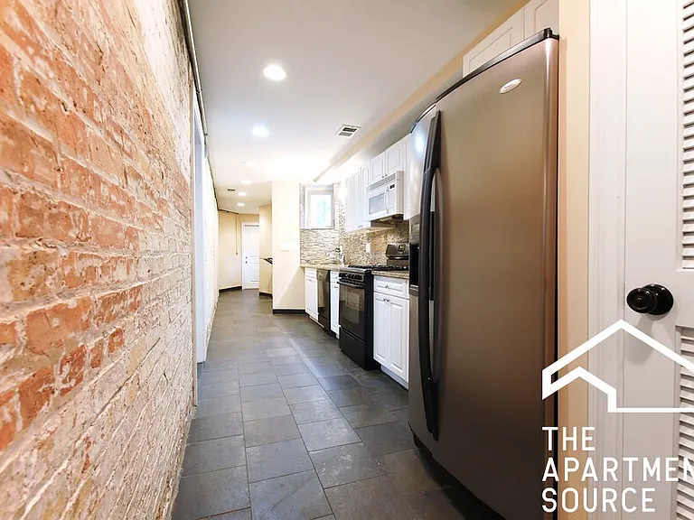 1352 N La Salle Dr — Photo 11