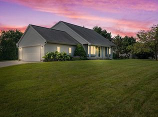 7204 S Countryside Dr, Franklin, WI 53132