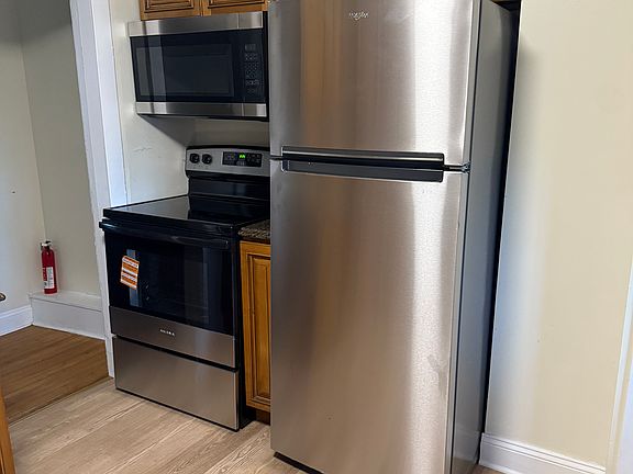 5th image of 25 Bleecker Pl APT 1