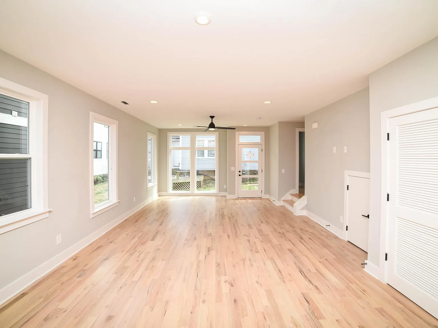 3 bed, 3.5 bath, 2100 sqft, $3,650 — Photo 3