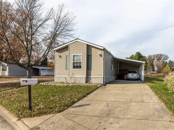 15 Pageant Ln, Olmsted Falls, OH 44138