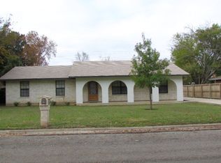 112 William St, Uvalde, TX 78801