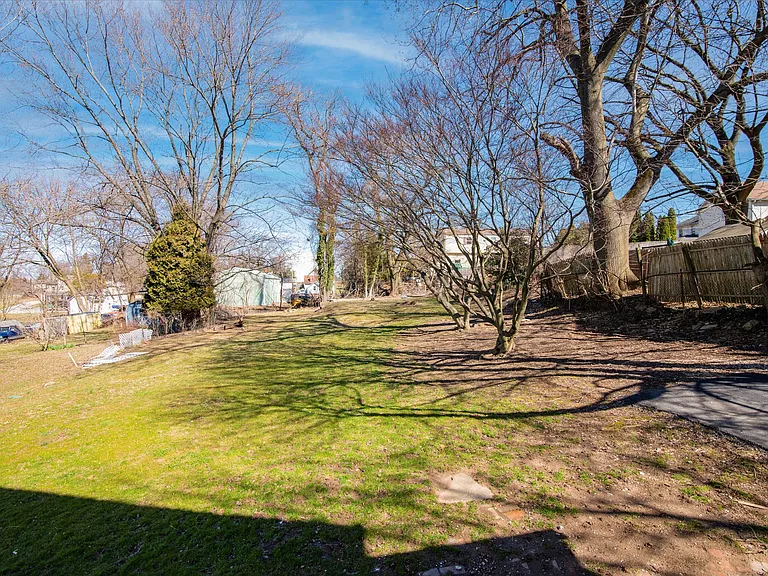 933 Henry Ave — Photo 49