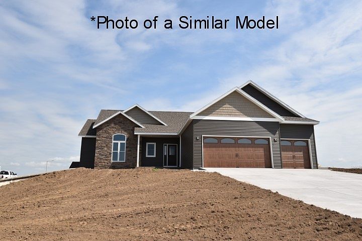 1st image of 212 Diamond Oaks