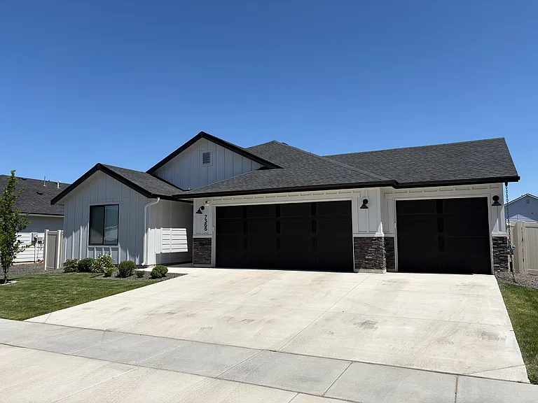 7366 E Dripping Springs Dr — Photo 2