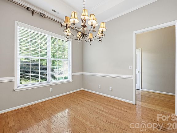 4th image of 16904 Taft Ct