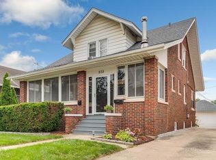835 N Center St #A, Naperville, IL 60563