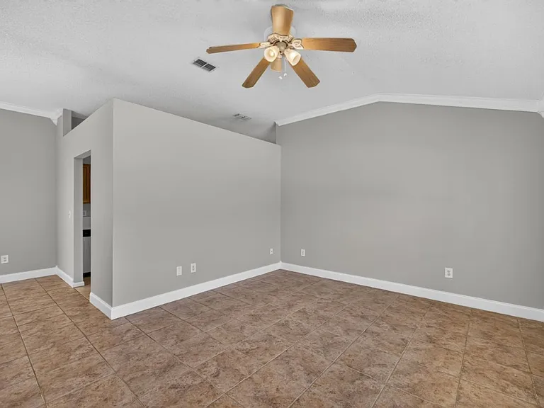 9256 Dale View Ln W — Photo 5