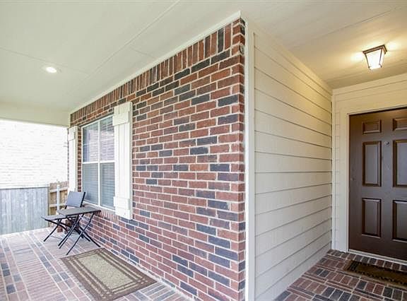 3rd image of 433 Windy Hill Ln