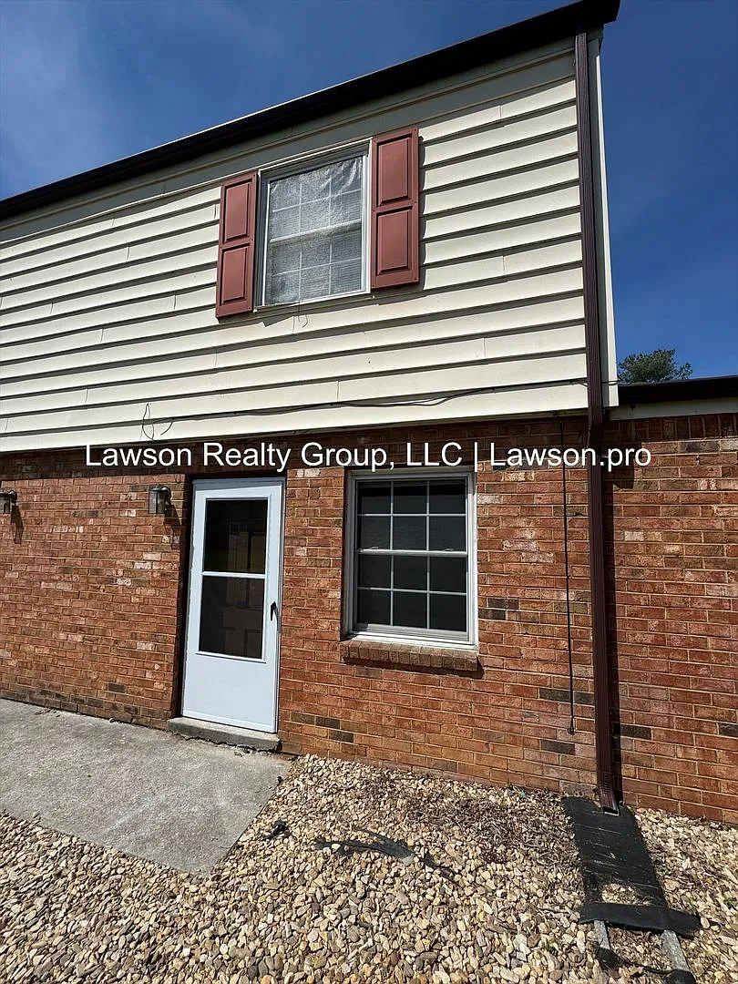 Building Photo - Apperson Townhouses